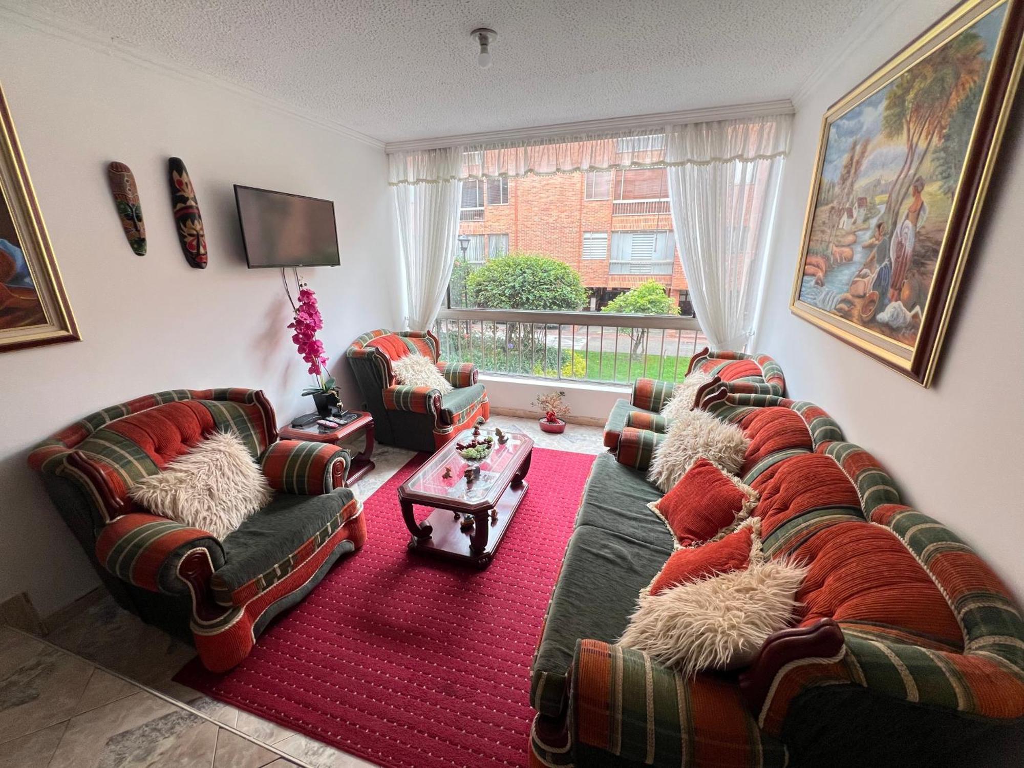 Located In Apartamento *